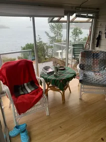 Cabin by the water - Image 2