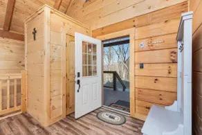 Stunning Smokies Cabin: Hot Tub with Deck and View - Image 5
