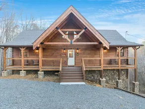 Stunning Smokies Cabin: Hot Tub with Deck and View - Image 2