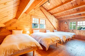 Natural log house nestled in the serene mountains - Image 4