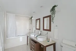 Free Spa/Pool at the W - 48th Floor Condo - Image 4