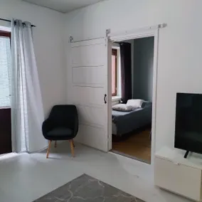 Nice two-bedroom apartment near the sea. Free parking. - Image 5