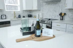 The Oasis S-Kape: Bright & Stylish Home in ATL! - Image 3