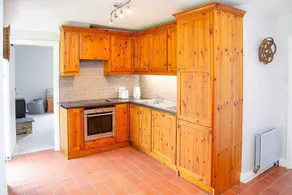Ellie's Farmhouse - Image 4