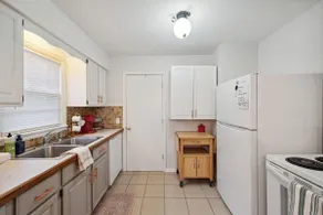 Vibrant & Colorful home w/ 2brs + Private office! - Image 4