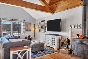 Lakefront chalet w. hot tub, game room, & kayaks - Image 3