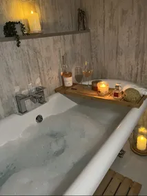 Romantic lakeside lodge -Hot tub- Fishing-Coastal - Image 5