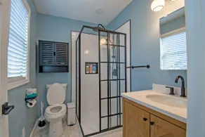Huge Sun Soaked Apt In Quiet Neighborhood - Image 5