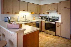 Charming condo for sun or snow. 3 King Beds! - Image 4