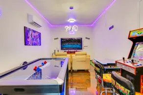 Gameroom, outdoor games, lots of fun for everyone - Image 2