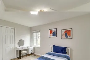 Central 2 Bedroom Home in Oak Park | Fast WiFi - Image 3