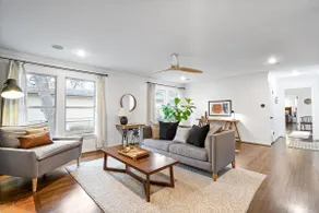 Kessler Park Bungalow + mins to Bishop Arts - Image 2