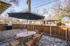 Kessler Park Bungalow + mins to Bishop Arts - Image 4