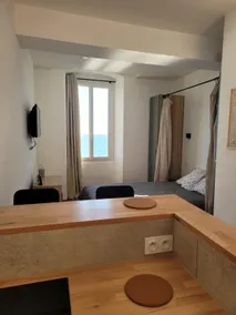 Studio with stunning sea views - Image 2