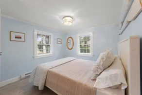 Close to Beach Renovated Dog Friendly Cape Cottage - Image 3