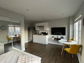 Bright Studio W/ Separate Entrance - 15 min to TTC - Image 2