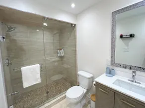 Bright Studio W/ Separate Entrance - 15 min to TTC - Image 5