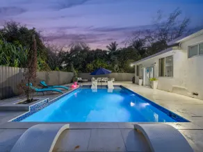 4BR Oasis w/heated pool & arcade - Image 2