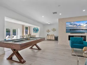 4BR Oasis w/heated pool & arcade - Image 4