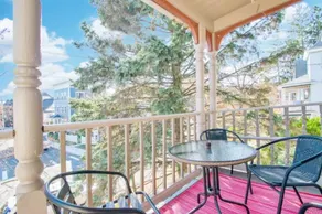 Light-bathed luxury 6BR Victorian, right downtown - Image 2