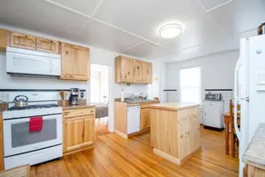 Light-bathed luxury 6BR Victorian, right downtown - Image 5