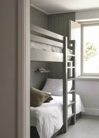 Beautiful 3-bedroom apartment near the beach - Image 3