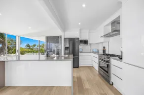 Hillcrest House - A Poolside Retreat on the Coast - Image 5