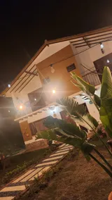 Room with garden, private bathroom and hot water - Image 4