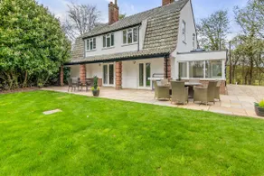 Norfolk Coastal Retreat | 6 Beds + Hot Tub - Image 3