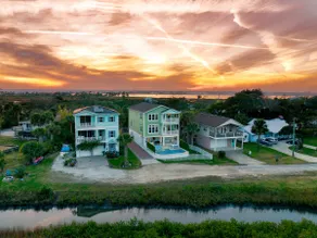 6 bedroom Oasis | Pool | Sleeps 15 - Image 3