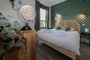 House with 9 beds and outdoors - Image 2