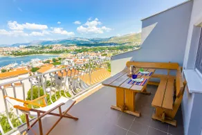 Beautiful apartment with terrace & sublime view near Split - Image 2