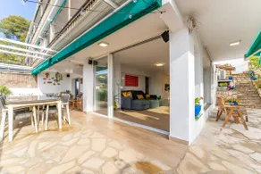 Designer Luxury Two Bedroom Apartment  - Image 4