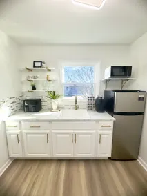 2BR mini king/queen/wifi/kitchenette/living room - Image 2