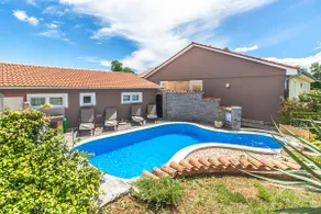 House Tomas with Pool near Pula, AC, 4+1, parking - Image 2