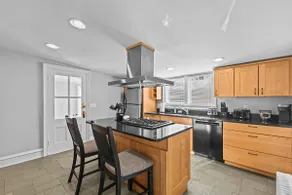 Charming 4BR House - Burlington - Image 5