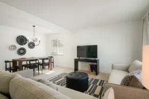 DenverStays | Stylish 5-Bedroom Home, Pets Welcome - Image 3