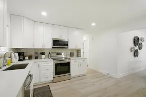 DenverStays | Stylish 5-Bedroom Home, Pets Welcome - Image 5