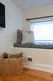 Cozy Spot In Jenkintown w/Free Parking - Image 3
