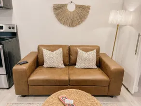 The Solbuns • Free Parking • 1BD Apartment • 1Gbps - Image 2