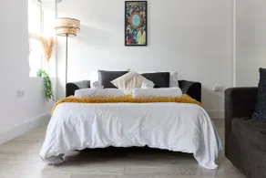 6 Sleeper Sanctuary in BrickLane - Image 3