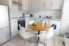 6 Sleeper Sanctuary in BrickLane - Image 2