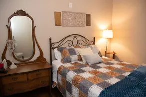 Cozy Downtown Retreat in the Heart of Mansfield - Image 3