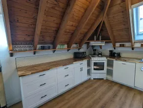 The Carriage House Loft (on Montague) - Image 5