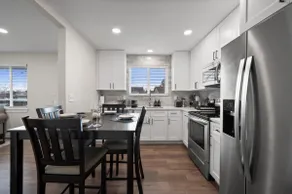 Cozy 3 Bed / 1 Modern Home - Image 4