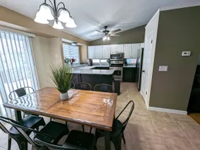 Cute Spacious Home - Image 5
