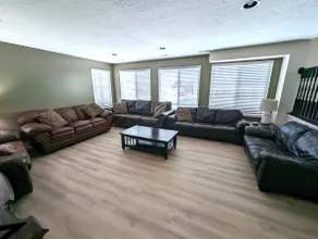 Cute Spacious Home - Image 2