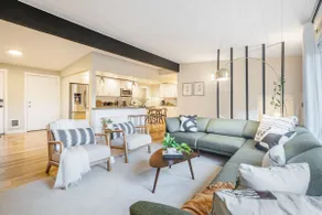 Sleeps 18 Triplex 9BR 3 Kitchens 1 Yard - Image 4