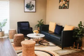 Cozy & Charming Home Treasure. No cleaning fee - Image 3