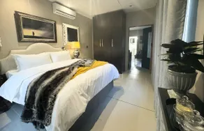Self-catering unit w/ Queen Bed - Image 2